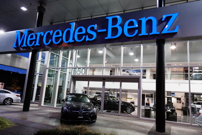 Illustration for article titled Pics from the Curbside: More Dealerships at Night in December 2016